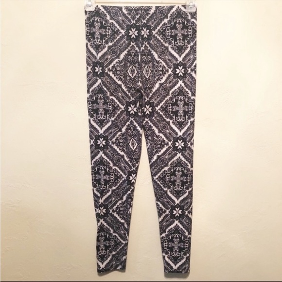 Cute Fancy Fans Black & White Patterned Leggings - Size S/M - Picture 4 of 9